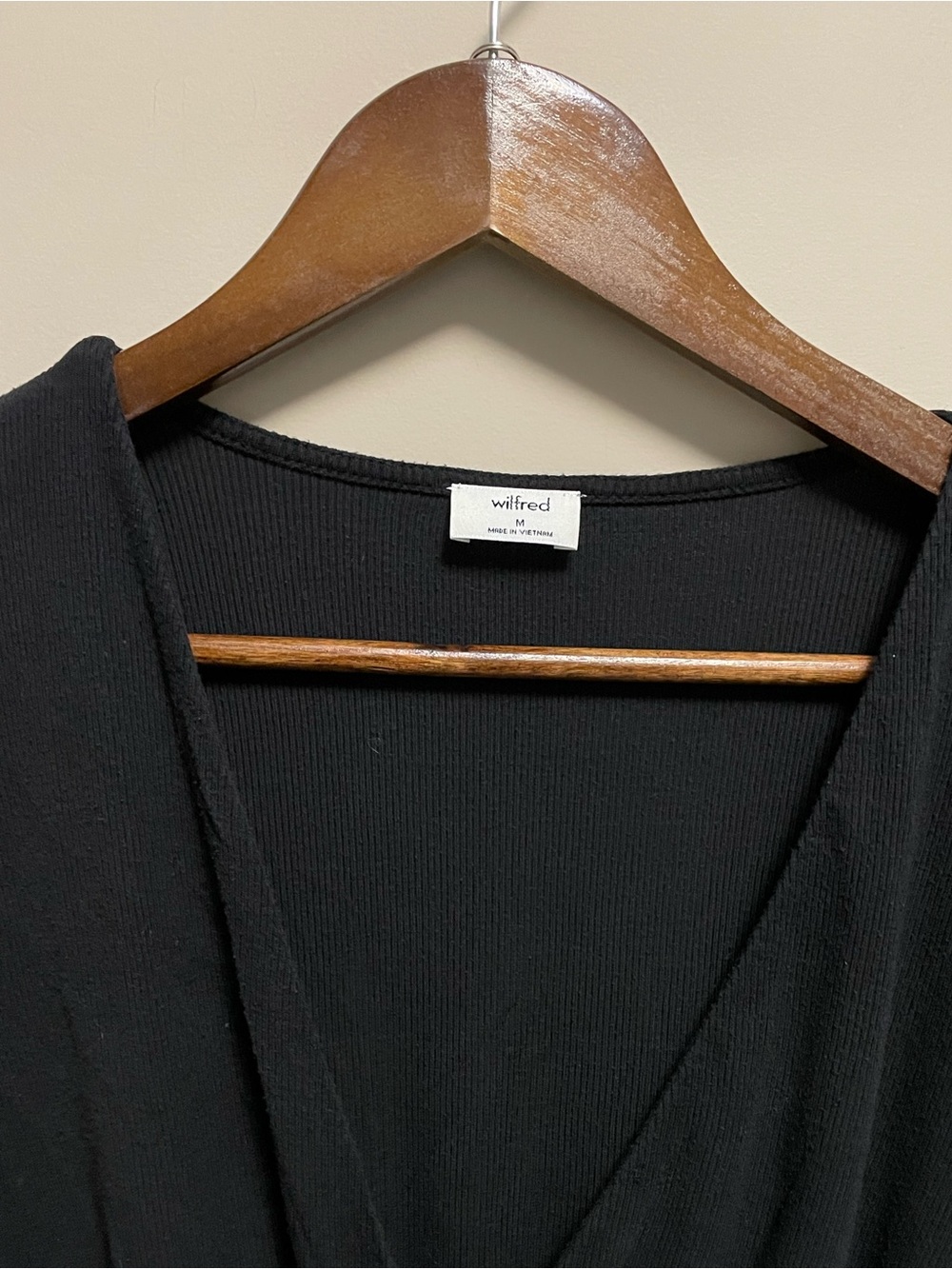 Wilfred Aritzia Black Cross Front Long Sleeve Deep V-Neck Shirt Women’s Medium - Picture 2 of 10